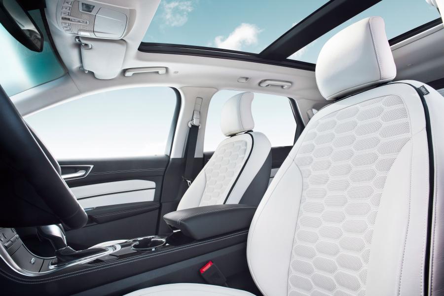 Интерьер Ford Vignale Edge 2016 года  (фото 18 из 24)